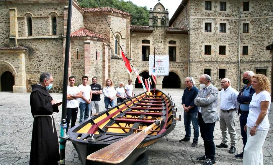 Bautizo de la trainera 'Liébana' para promocionar el Año Santo Lebaniego.