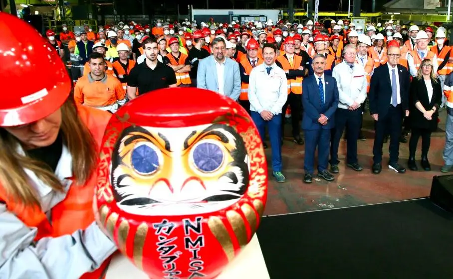 El presidente regional, Miguel Ángel Revilla, visitó las instalaciones de Nissan en Los Corrales de Buelna.