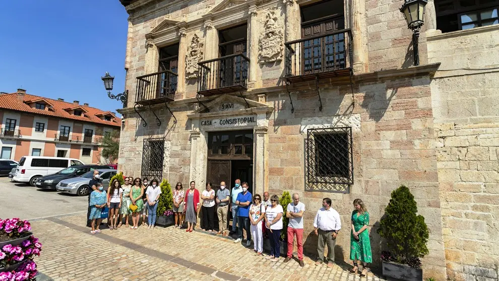 San Vicente de la Barquera guardó los cinco minutos de silencio.