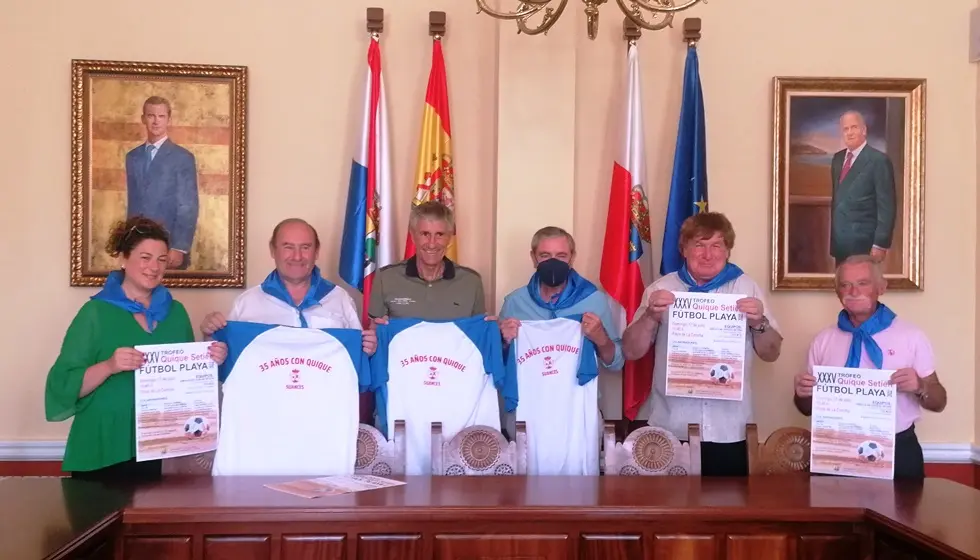 Presentación del partido junto a Quique Setién.