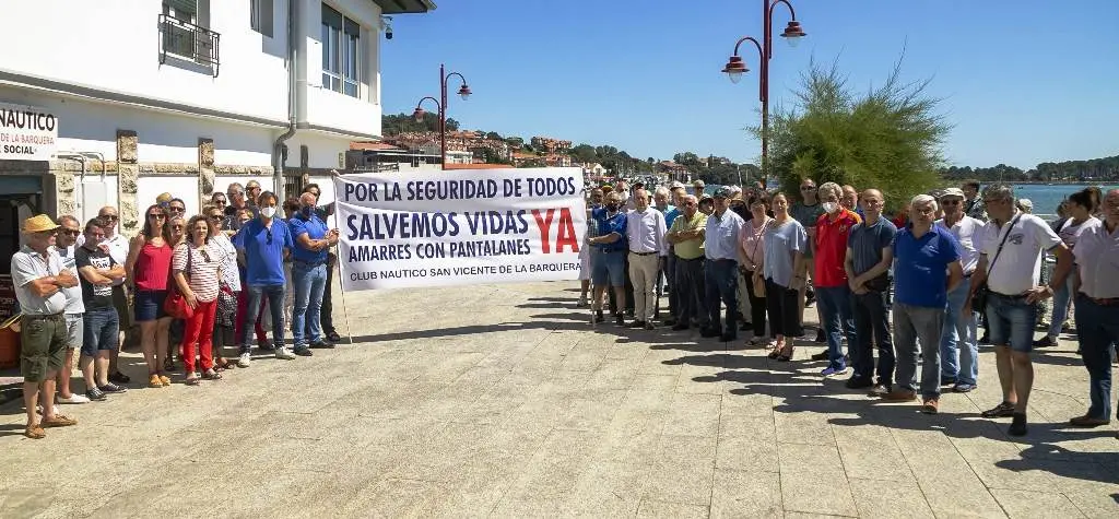 San Vicente de la Barquera muestra su apoyo al nuevo puerto deportivo.