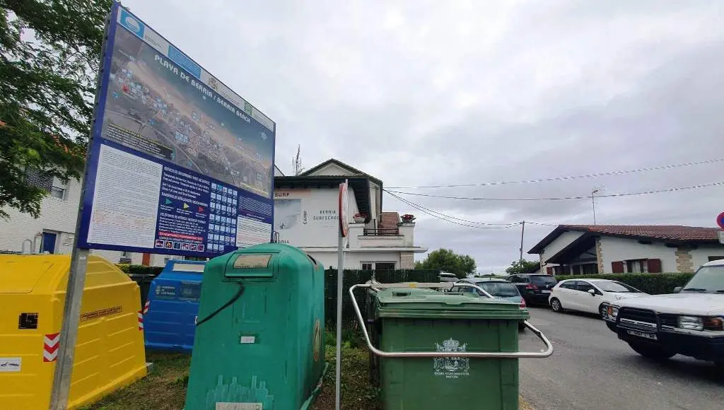 Contenedores en la zona de Berria, en Santoña.