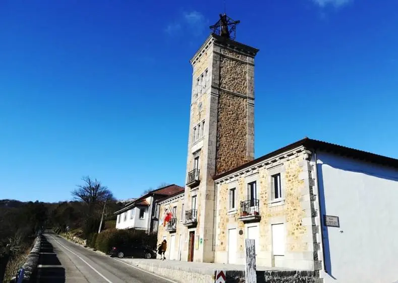 Ayuntamiento de Soba donde se debió celebrar el Pleno. R.A.