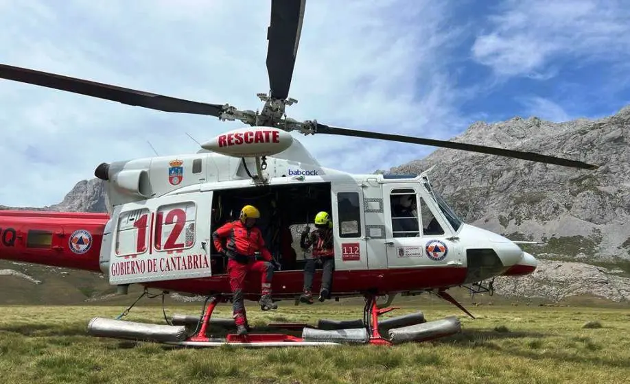 El helicóptero en Peña Remoña en Picos de Europa.