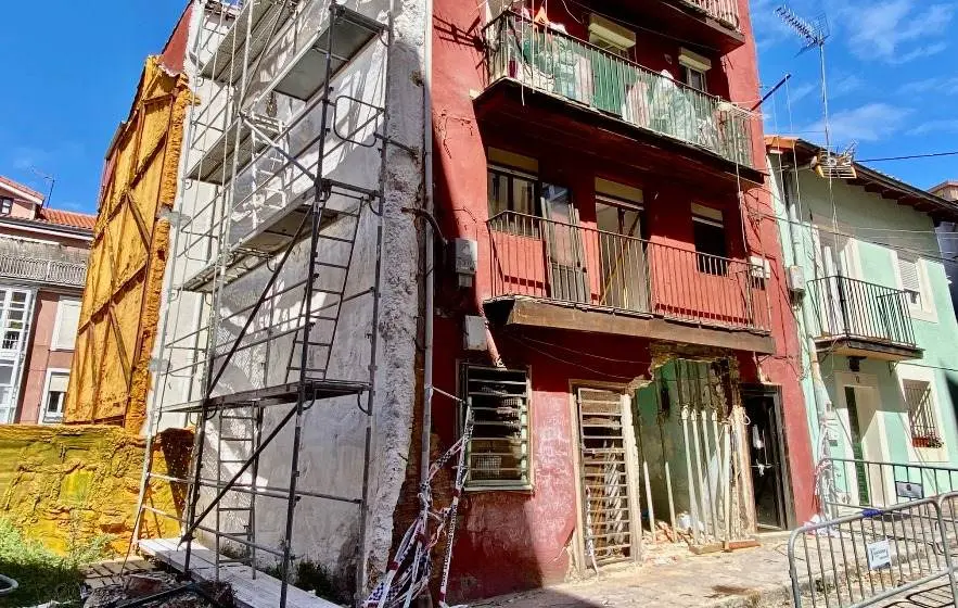 El Ayuntamiento derribará el edificio de la travesía San Matías.