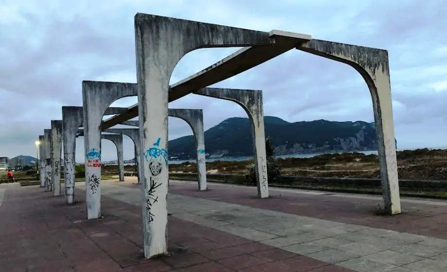 Grafitis en el municipio de Laredo.