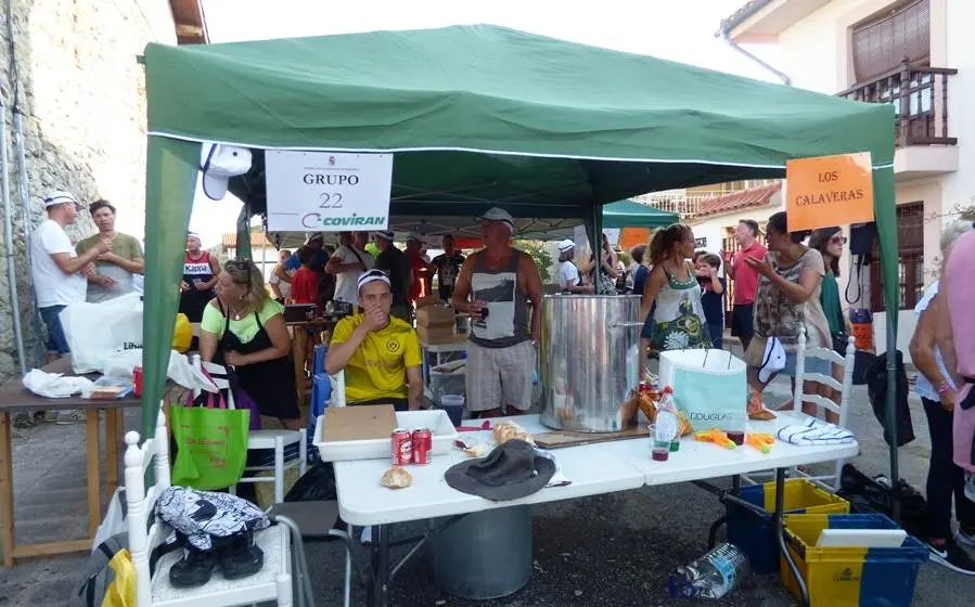 Los grupos prepararon el marmite que luego de dio a degustar a los asistentes. R.A.