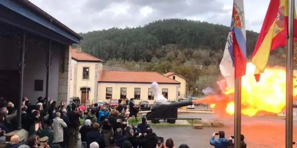 Disparo del cañón en la recreación histórica de La Cavada.