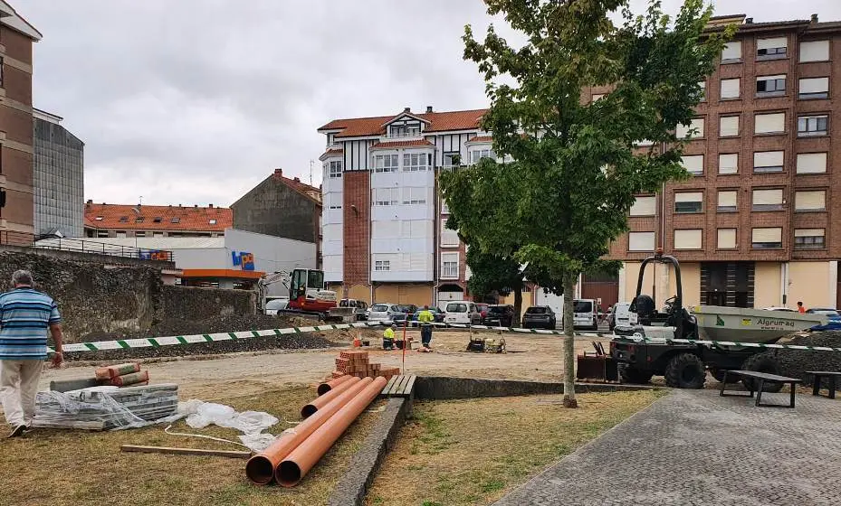 Obras en el futuro aparcamiento de Santoña.