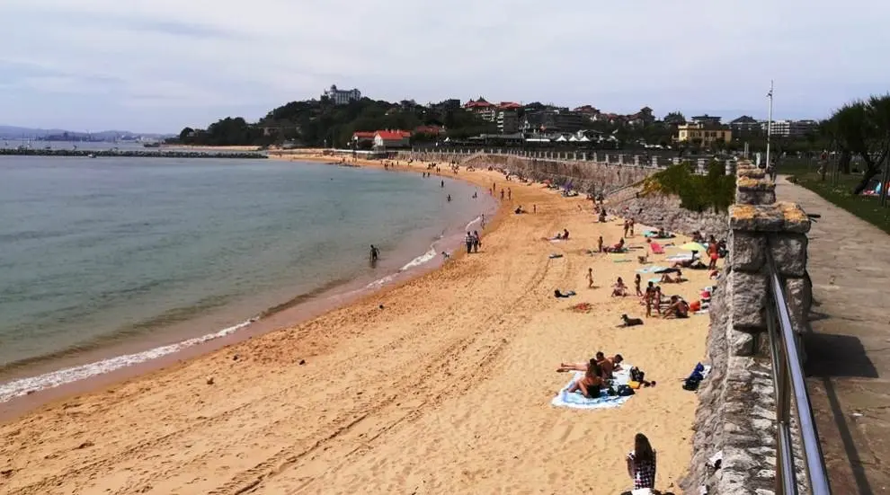 Playa en la zona del Palacio de La Magdalena. R.A.