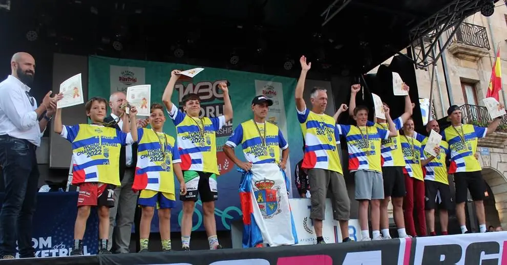 Entrega de premios en el Campeonato Mundial de Bike en Reinosa.