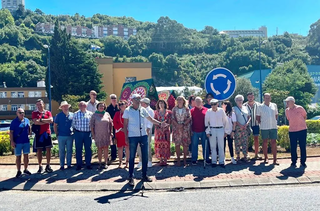 Acto de inauguración del monumento a la Batalla de Flores en Laredo.