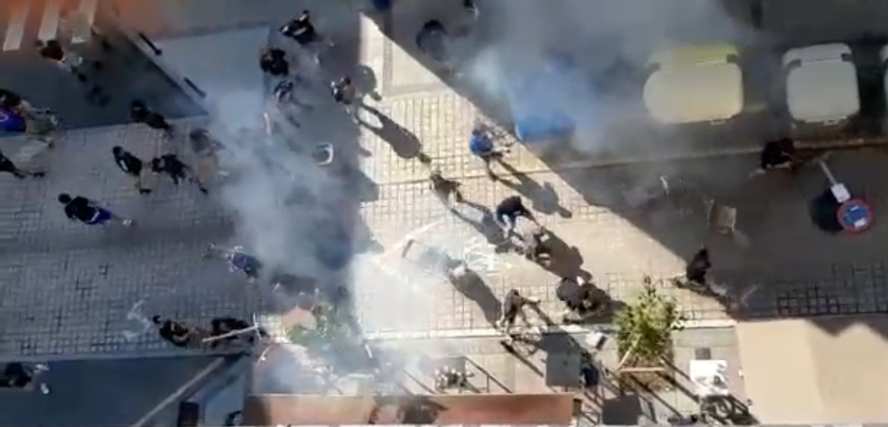 Enfrentamiento entre aficionados del Racing y el Oviedo en Santander.