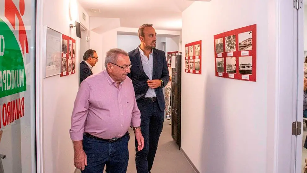 Acto de inauguración del nuevo Centro de mayores en La inmobiliaria, en Torrelavega.