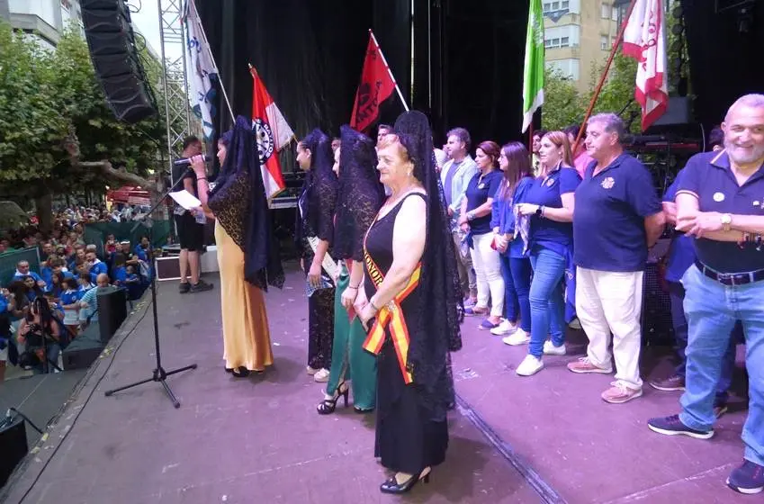 Las Manolas dirigieron unas palabras a los asistentes. R.A.