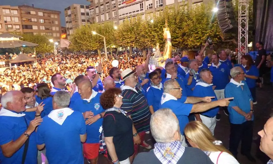 Los socios de la peña no perdieron la ocasión de hacerse un selfie. R.A.