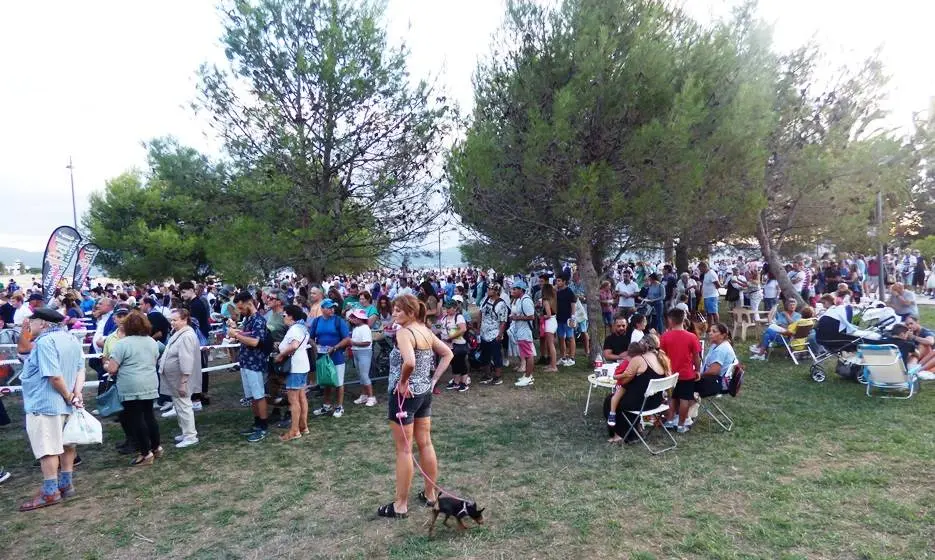 Largas colas para disfrutar del plato de marmite. R.A.