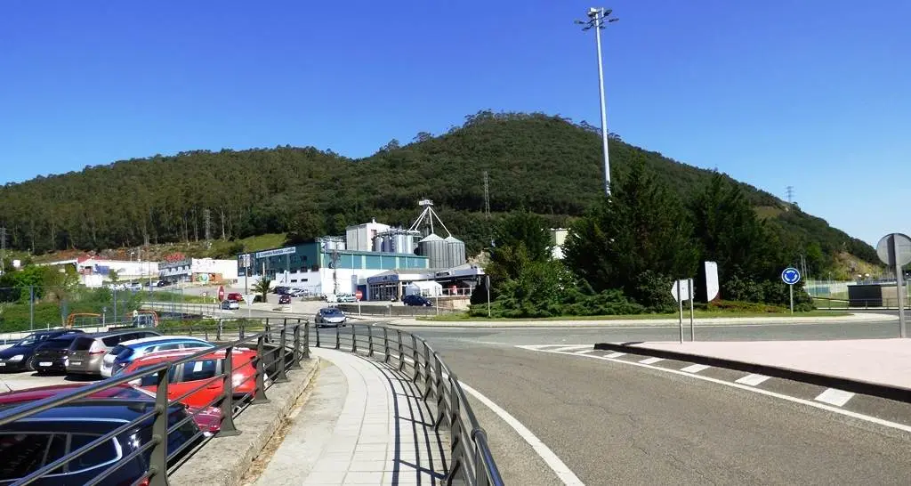 Zona de acceso a Solares, en Medio Cudeyo, desde la A-8. R.A.