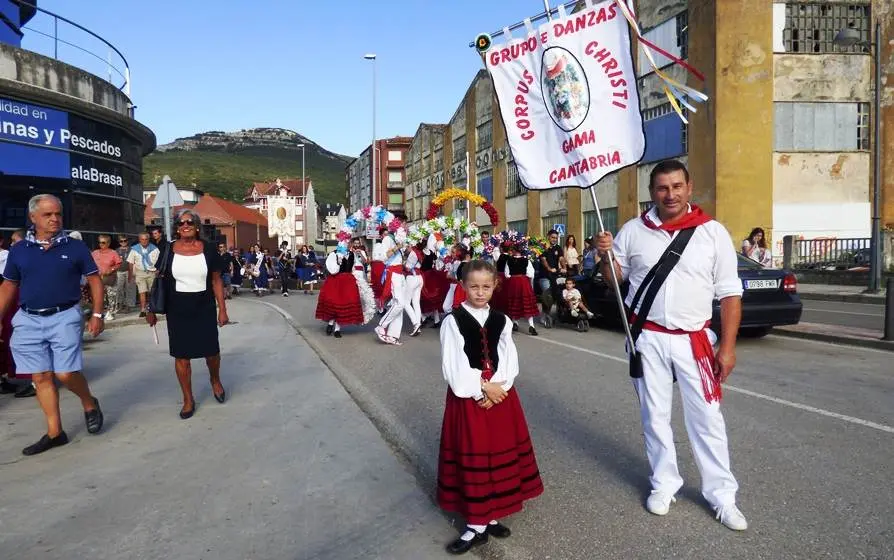 Los danzantes de Gama pusieron la música y el baile tradicional. R.A.