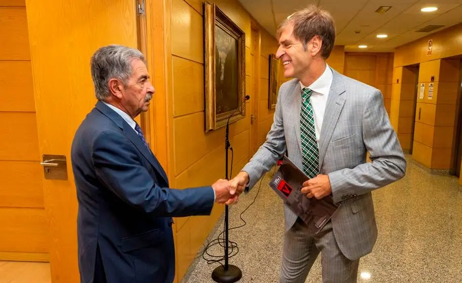 Reunión entre los presidentes de Cantabria y de la CEOE-Cepyme en Santander.