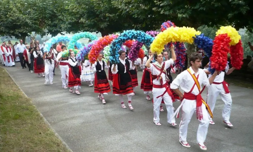 Procesión en San Cirpiano en Beranga, en Hazas de Cesto. R.A.