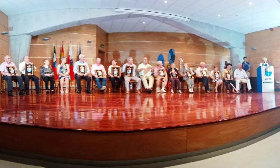 Homenajeados en el Centro Cívico de Meruelo.