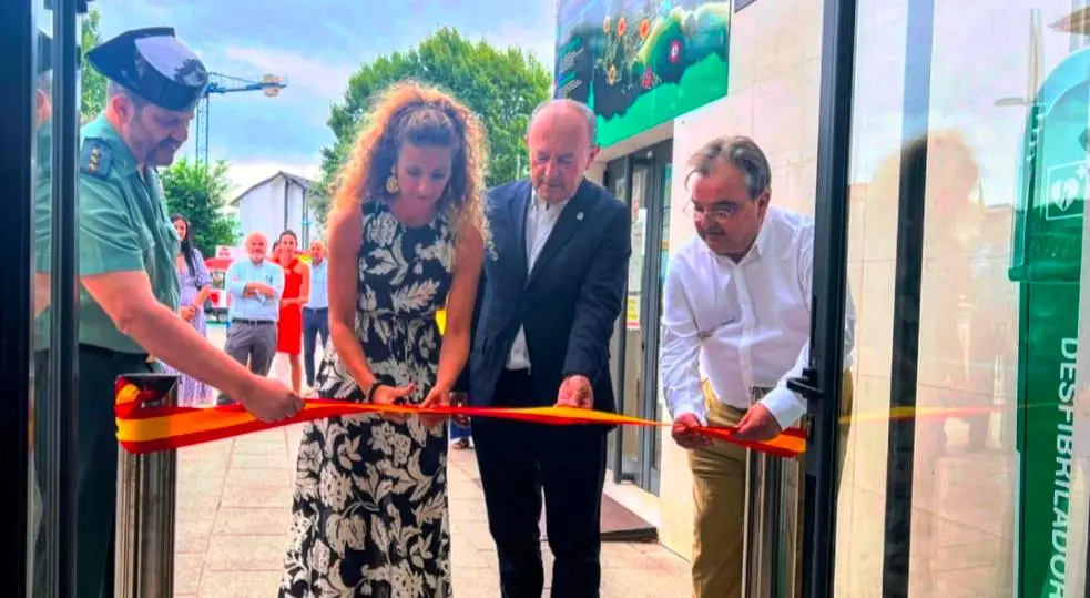 Un momento de la inauguración de la Oficina de Atención al Turista Extranjero en Noja