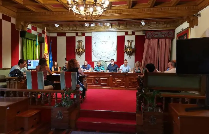 Los concejales en el Pleno de Camargo.