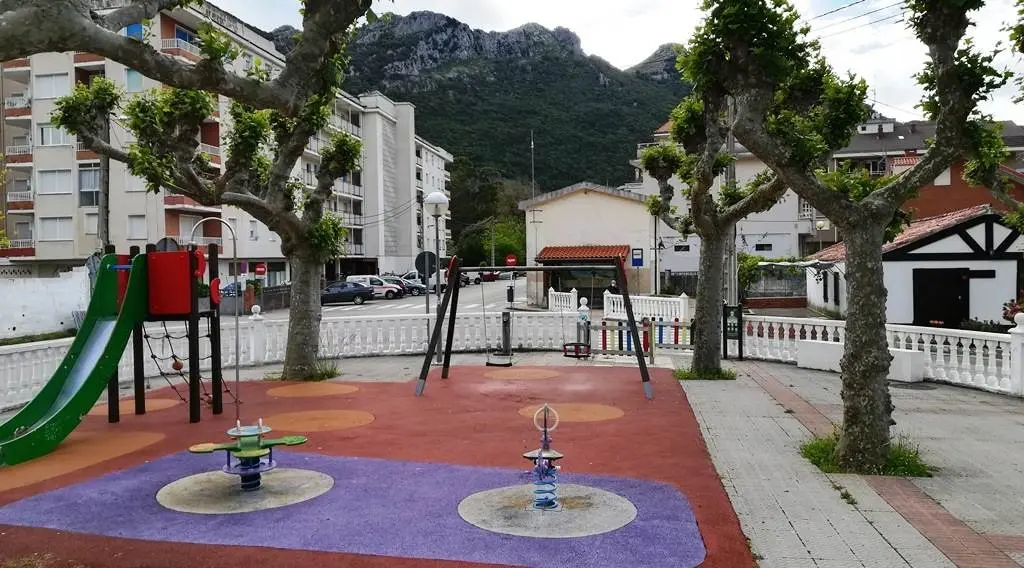 Parque infantil en Oriñón, en Castro Urdiales. R.A.