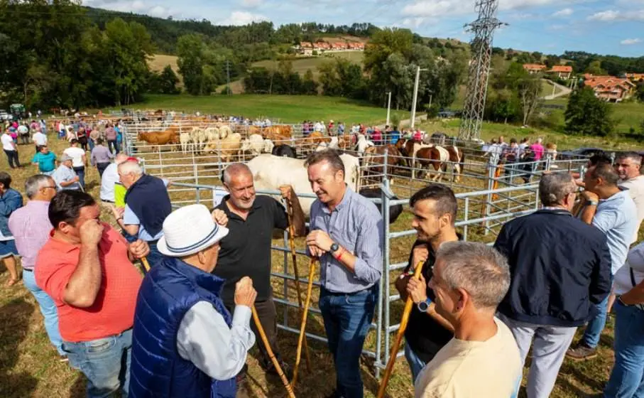 Feria Ganadera en Beranga con la presencia de las autoridades políticas.