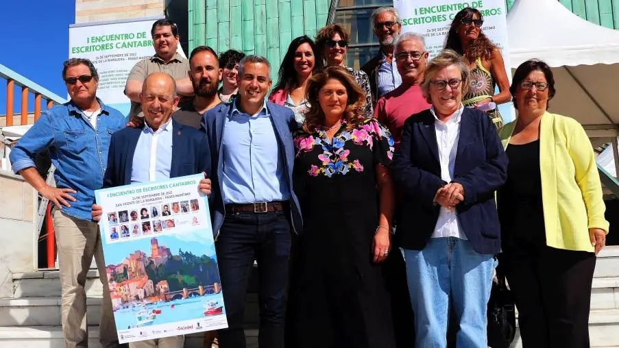 Presentación en el Palacio de Festivales del primer Encuentro de Escritores cántabros en San Vicente de la Barquera.