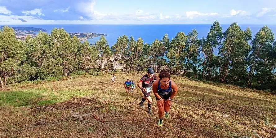 Atletas en el Brusco Trail de Noja.