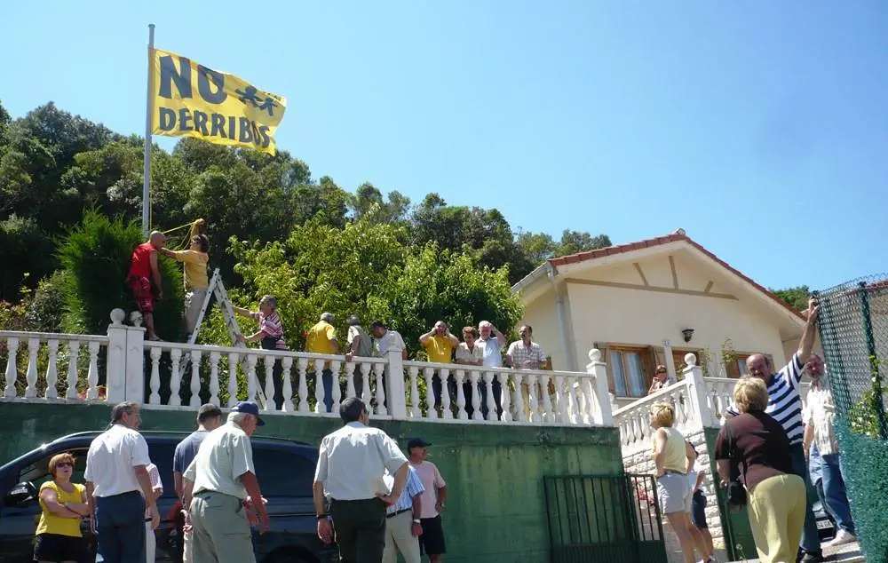 Viviendas en Argoños con sentencia de derribo. R.A.