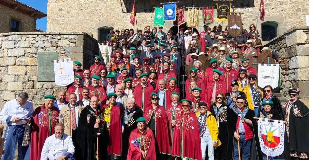 Autoridades y distinguidos que  asistieron al acto en Potes.