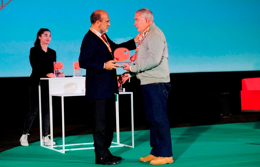 El profesor Eusebio Balbás recibió el premio en Madrid.