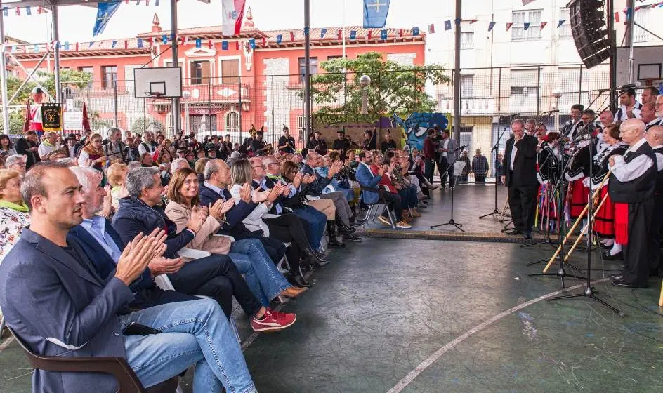 Encuentro astur-çantabro en la Plaza de La Llama, en Torrelavega.