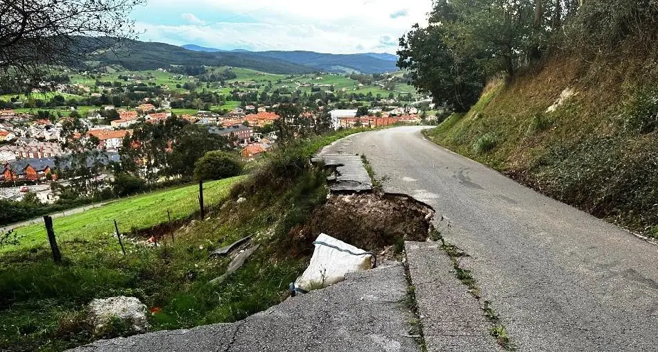 Estado de las carreteras en Parbayón, en Piélagos.