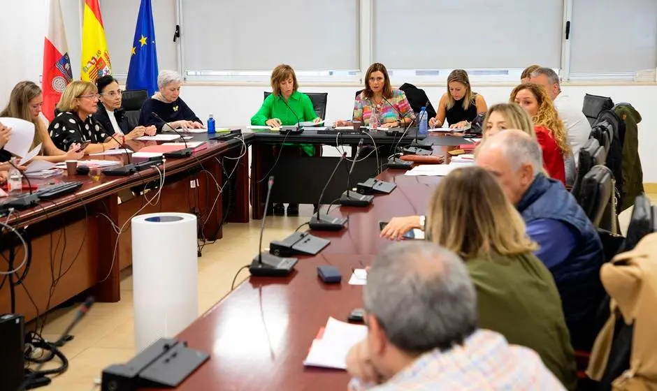 Asistentes a la mesa de negociación.