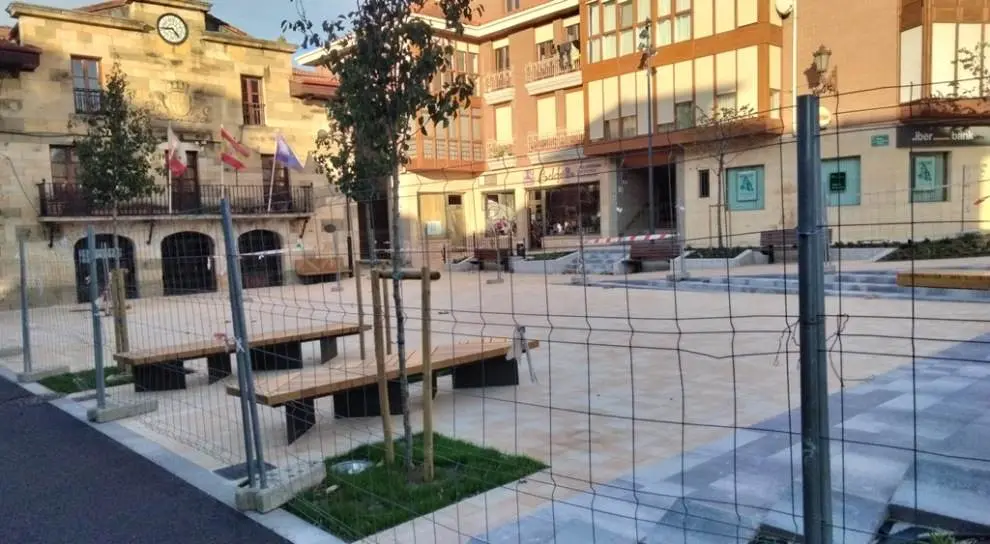 Obras en la Plaza del Ayuntamiento de Villacarriedo. R.A.