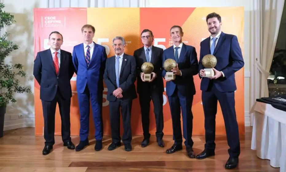 Representantes de las empresas premiadas por la CEOE-Cepyme.