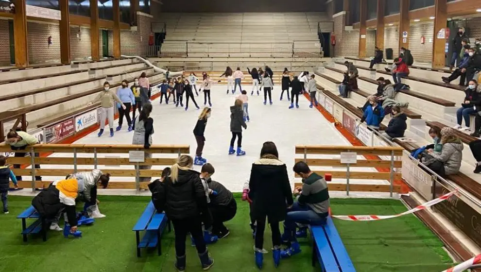 Pista de hielo en la bolera de Noja.