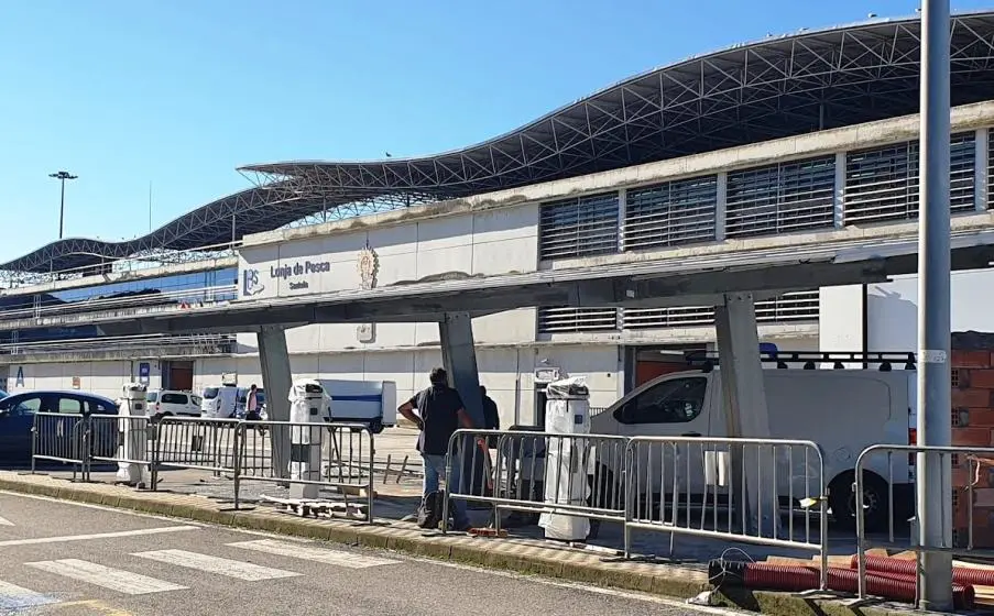 Cargadores eléctricos en el puerto pesquero de Santoña.