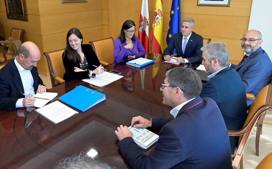 Encuentro entre el vicepresidente regional, Pablo Zuloaga, y la alcaldesa de Santander, Gema Igual.