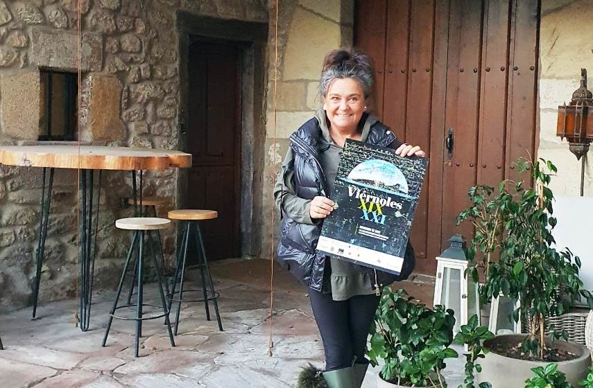 La concejala de Cultura, Esther Vélez, informa sobre la exposición dedicada a Viérnoles.