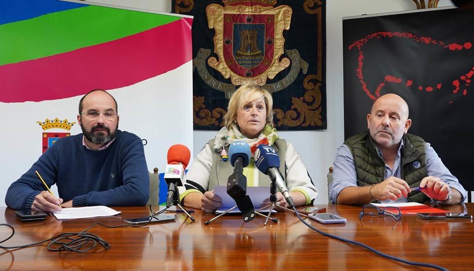 Los representantes del PSOE de Camargo en rueda de prensa.