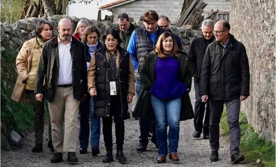 El PP visitó Cabuérniga para mostrar su apoyo a los ganaderos.