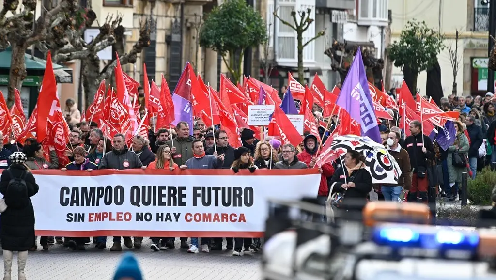 Cabeza de la manifestación con las pancartas.