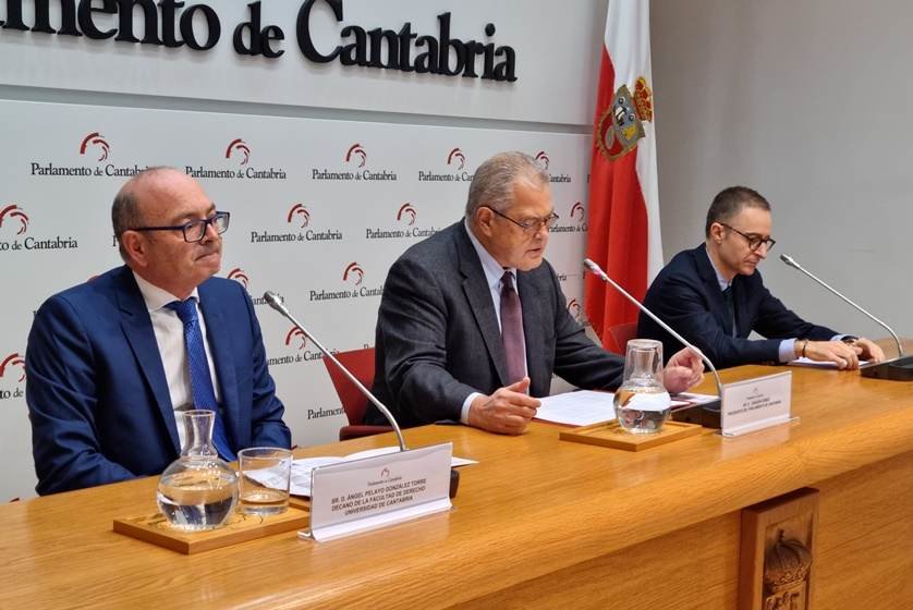 Presentación de las jornadas sobre derecho en el Parlamento de Cantabria.