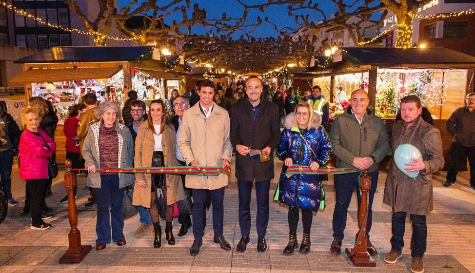 Inauguración de la Feria de Navidad de Torrelavega.