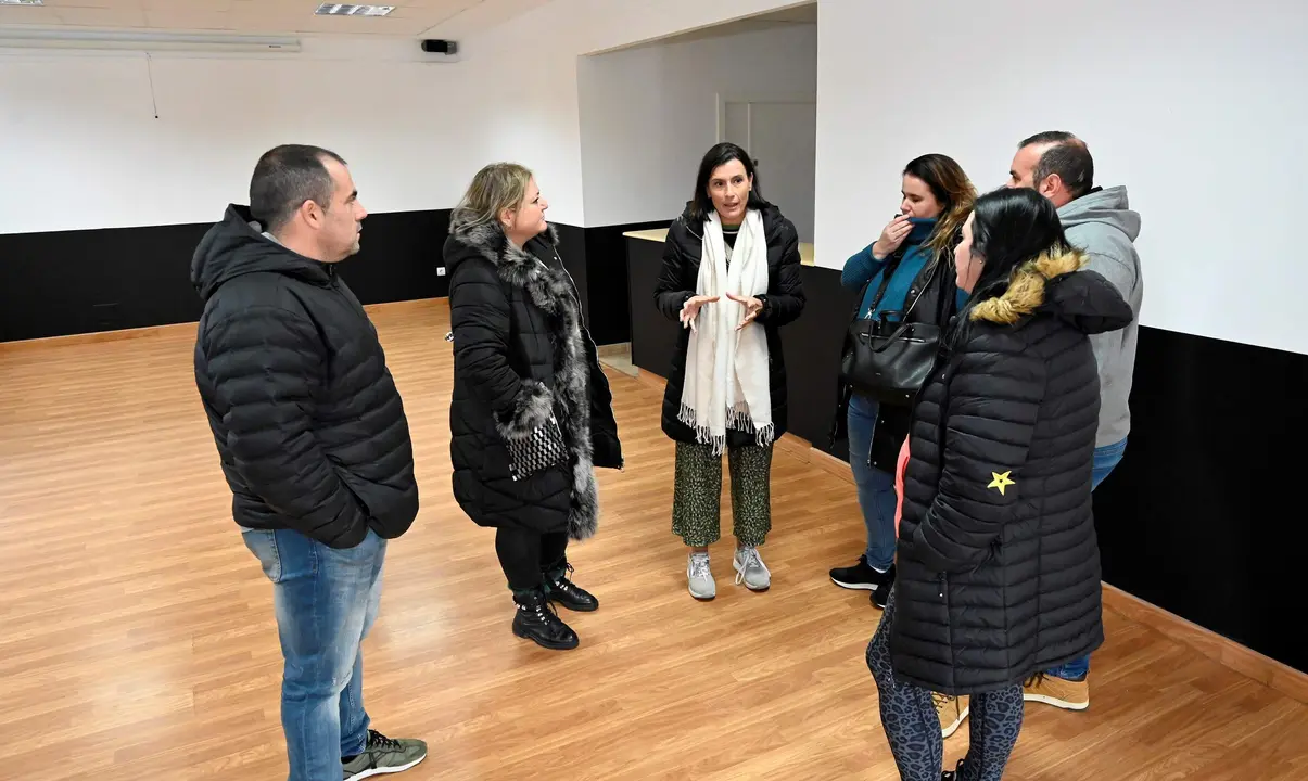 Visita de la alcaldesa de Santander, Gema Igual, al local de Nueva Montaña.